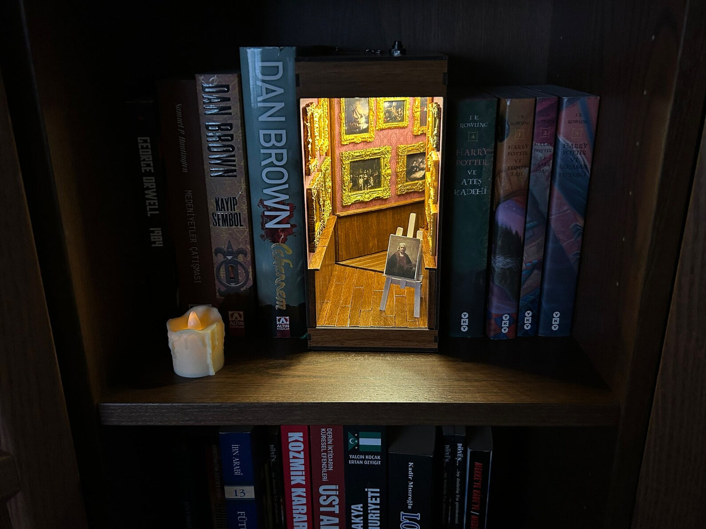Rembrandt Harmenszoon van Rijn art galery themed booknook